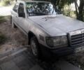 Сірий Мерседес 230, об'ємом двигуна 2.3 л та пробігом 373 тис. км за 703 $, фото 1 на Automoto.ua