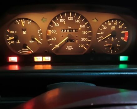 Серый Мерседес 230, объемом двигателя 2.3 л и пробегом 339 тыс. км за 2000 $, фото 5 на Automoto.ua