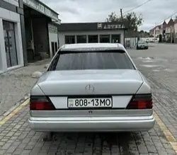 Сірий Мерседес 230, об'ємом двигуна 2.3 л та пробігом 366 тис. км за 909 $, фото 2 на Automoto.ua