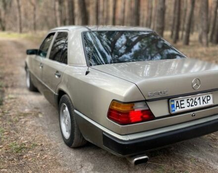 Серый Мерседес 230, объемом двигателя 2.3 л и пробегом 570 тыс. км за 1887 $, фото 1 на Automoto.ua