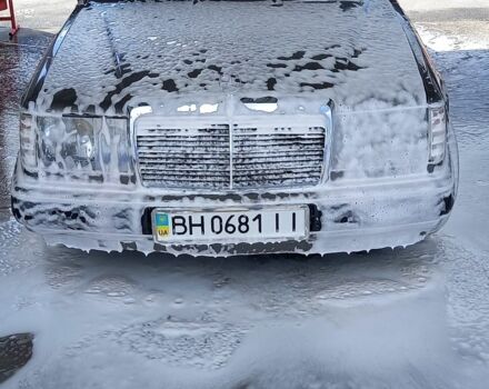 Серый Мерседес 230, объемом двигателя 2.3 л и пробегом 350 тыс. км за 2700 $, фото 1 на Automoto.ua