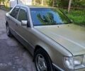 Серый Мерседес 230, объемом двигателя 2.3 л и пробегом 278 тыс. км за 3000 $, фото 1 на Automoto.ua