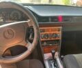 Серый Мерседес 230, объемом двигателя 2.3 л и пробегом 200 тыс. км за 2800 $, фото 1 на Automoto.ua