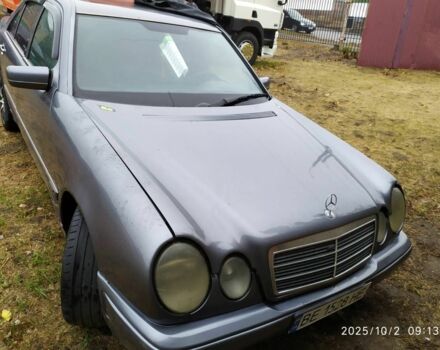 Серый Мерседес 230, объемом двигателя 2.2 л и пробегом 250 тыс. км за 2200 $, фото 2 на Automoto.ua