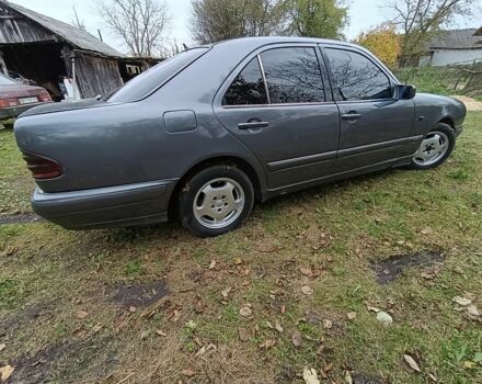 Сірий Мерседес 230, об'ємом двигуна 2.3 л та пробігом 420 тис. км за 1750 $, фото 2 на Automoto.ua