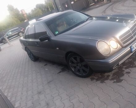 Сірий Мерседес 230, об'ємом двигуна 2.3 л та пробігом 270 тис. км за 3500 $, фото 2 на Automoto.ua