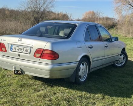 Серый Мерседес 230, объемом двигателя 2.3 л и пробегом 364 тыс. км за 2908 $, фото 3 на Automoto.ua