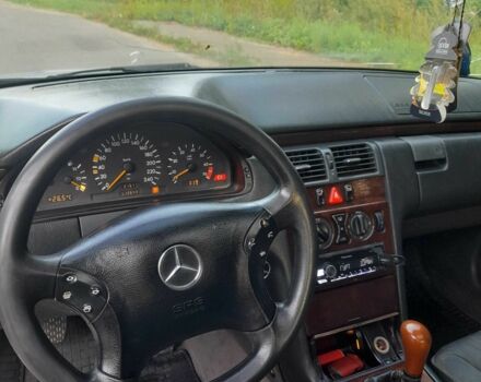 Серый Мерседес 230, объемом двигателя 2.3 л и пробегом 500 тыс. км за 2150 $, фото 14 на Automoto.ua