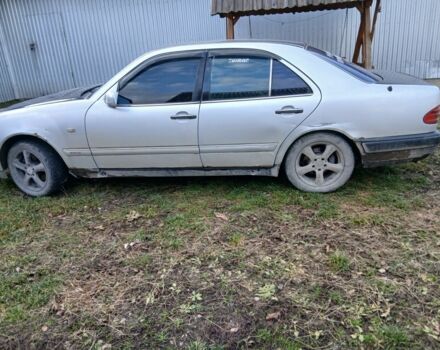 Серый Мерседес 230, объемом двигателя 2.3 л и пробегом 350 тыс. км за 3000 $, фото 1 на Automoto.ua