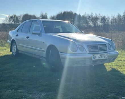 Серый Мерседес 230, объемом двигателя 2.3 л и пробегом 364 тыс. км за 2908 $, фото 2 на Automoto.ua