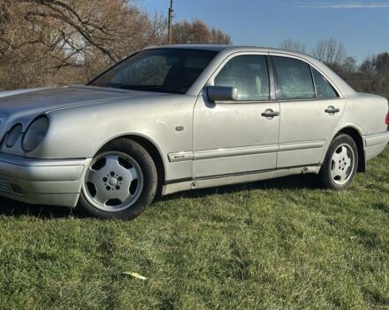 Серый Мерседес 230, объемом двигателя 2.3 л и пробегом 364 тыс. км за 2908 $, фото 4 на Automoto.ua