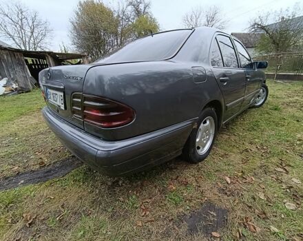 Сірий Мерседес 230, об'ємом двигуна 2.3 л та пробігом 420 тис. км за 1750 $, фото 3 на Automoto.ua