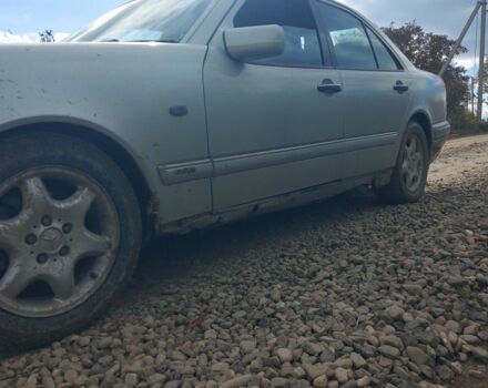 Серый Мерседес 230, объемом двигателя 2.3 л и пробегом 327 тыс. км за 2300 $, фото 5 на Automoto.ua