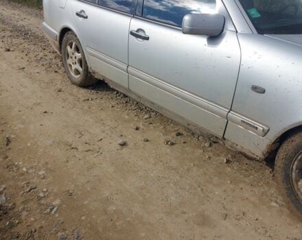 Серый Мерседес 230, объемом двигателя 2.3 л и пробегом 327 тыс. км за 2300 $, фото 1 на Automoto.ua