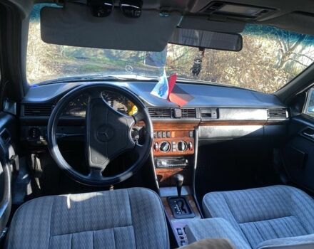 Серый Мерседес 230, объемом двигателя 2.3 л и пробегом 425 тыс. км за 3100 $, фото 8 на Automoto.ua