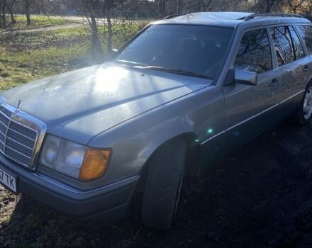 Серый Мерседес 230, объемом двигателя 2.3 л и пробегом 425 тыс. км за 3100 $, фото 2 на Automoto.ua