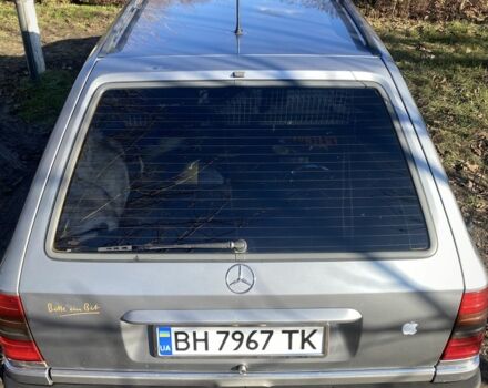 Серый Мерседес 230, объемом двигателя 2.3 л и пробегом 425 тыс. км за 3100 $, фото 6 на Automoto.ua