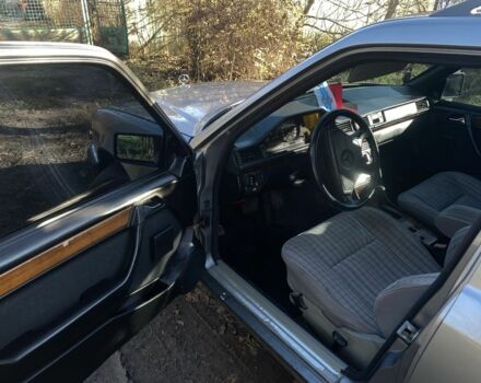 Серый Мерседес 230, объемом двигателя 2.3 л и пробегом 425 тыс. км за 3100 $, фото 9 на Automoto.ua