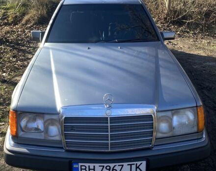Серый Мерседес 230, объемом двигателя 2.3 л и пробегом 425 тыс. км за 3100 $, фото 1 на Automoto.ua
