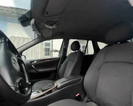 Сірий Мерседес 230, об'ємом двигуна 2.4 л та пробігом 300 тис. км за 1800 $, фото 3 на Automoto.ua