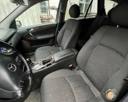 Сірий Мерседес 230, об'ємом двигуна 2.4 л та пробігом 300 тис. км за 1800 $, фото 1 на Automoto.ua