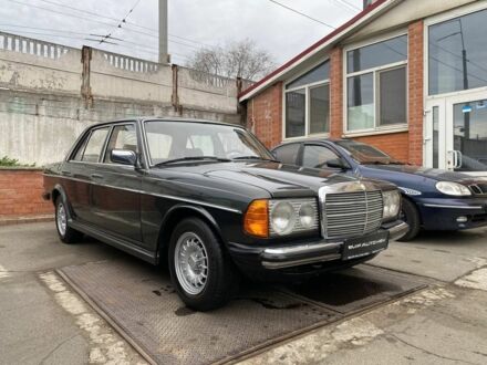 Мерседес 230 1979 у Києві на Automoto.ua Сірий Мерседес 230, об'ємом двигуна 0 л та пробігом 240 тис. км за 7000 $, фото 1 на Automoto.ua