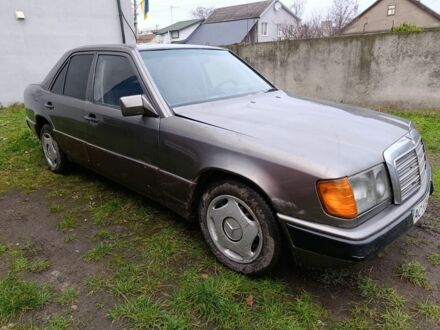 Серый Мерседес 230, объемом двигателя 2.3 л и пробегом 444 тыс. км за 1200 $, фото 1 на Automoto.ua