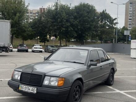 Мерседес 230 1985 у Києві на Automoto.ua Сірий Мерседес 230, об'ємом двигуна 2.3 л та пробігом 333 тис. км за 1300 $, фото 1 на Automoto.ua