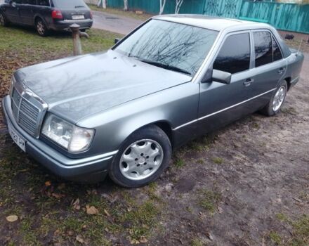 Серый Мерседес 230, объемом двигателя 2.3 л и пробегом 500 тыс. км за 2300 $, фото 1 на Automoto.ua
