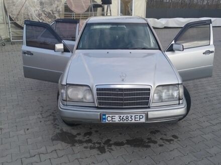 Мерседес 230 1986 у Кицмане на Automoto.ua Сірий Мерседес 230, об'ємом двигуна 2.3 л та пробігом 300 тис. км за 2300 $, фото 1 на Automoto.ua
