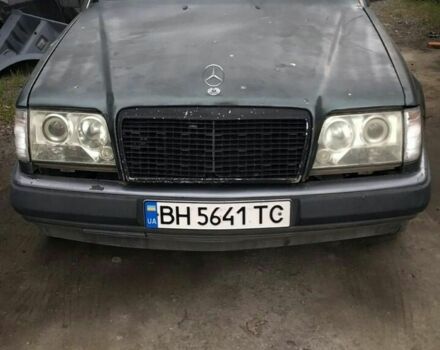 Серый Мерседес 230, объемом двигателя 2.3 л и пробегом 250 тыс. км за 1100 $, фото 1 на Automoto.ua