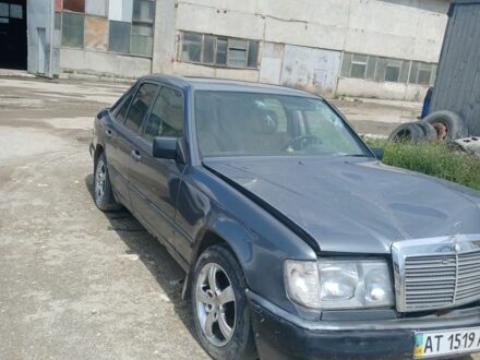 Мерседес 230 1987 у Івано-Франківську на Automoto.ua Сірий Мерседес 230, об'ємом двигуна 2.3 л та пробігом 250 тис. км за 800 $, фото 1 на Automoto.ua