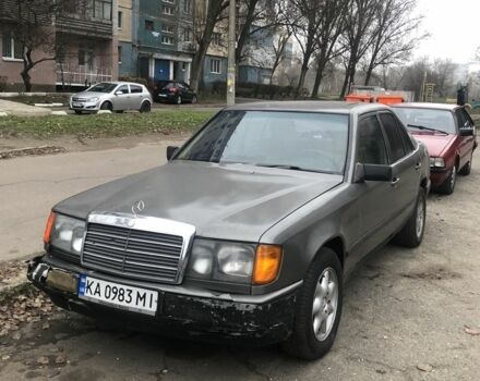 Серый Мерседес 230, объемом двигателя 2.3 л и пробегом 333 тыс. км за 1350 $, фото 1 на Automoto.ua