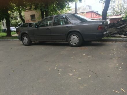Сірий Мерседес 230, об'ємом двигуна 2.3 л та пробігом 18 тис. км за 2000 $, фото 1 на Automoto.ua