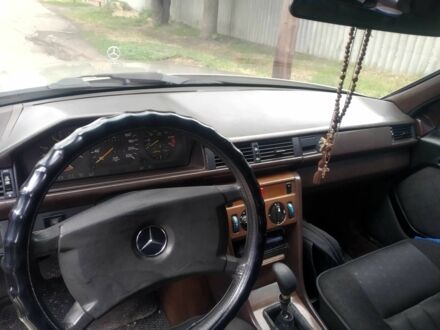 Мерседес 230 1988 в Валках на Automoto.ua Серый Мерседес 230, объемом двигателя 2.3 л и пробегом 3 тыс. км за 1700 $, фото 1 на Automoto.ua