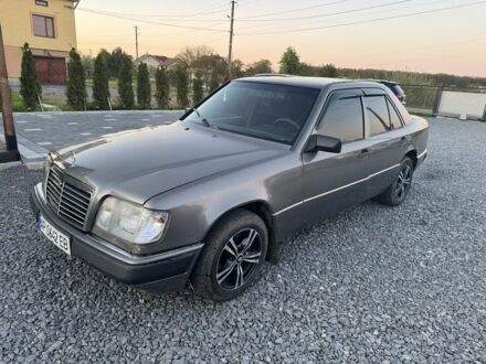 Мерседес 230 1988 в Дрогобыче на Automoto.ua Серый Мерседес 230, объемом двигателя 2.3 л и пробегом 340 тыс. км за 1850 $, фото 1 на Automoto.ua