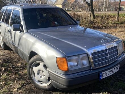 Серый Мерседес 230, объемом двигателя 2.3 л и пробегом 425 тыс. км за 3100 $, фото 1 на Automoto.ua