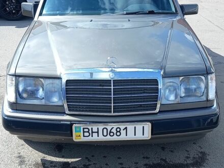 Серый Мерседес 230, объемом двигателя 2.3 л и пробегом 350 тыс. км за 2700 $, фото 1 на Automoto.ua