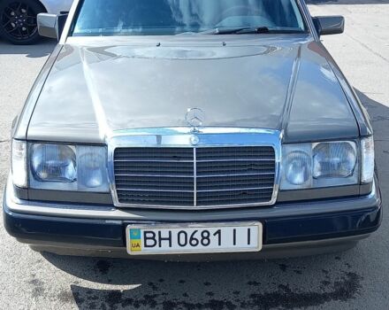 Серый Мерседес 230, объемом двигателя 2.3 л и пробегом 350 тыс. км за 2600 $, фото 1 на Automoto.ua
