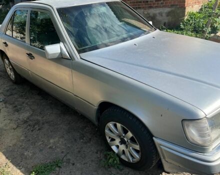 Сірий Мерседес 230, об'ємом двигуна 2.3 л та пробігом 200 тис. км за 2800 $, фото 1 на Automoto.ua