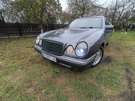 Сірий Мерседес 230, об'ємом двигуна 2.3 л та пробігом 420 тис. км за 1750 $, фото 1 на Automoto.ua