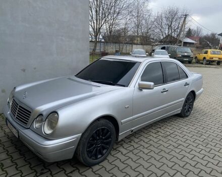 Сірий Мерседес 230, об'ємом двигуна 2.3 л та пробігом 381 тис. км за 2800 $, фото 1 на Automoto.ua