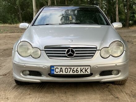 Сірий Мерседес 230, об'ємом двигуна 2.3 л та пробігом 257 тис. км за 4000 $, фото 1 на Automoto.ua