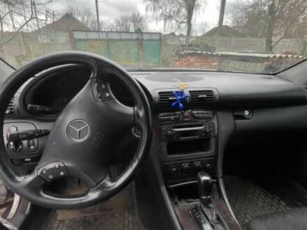 Серый Мерседес 230, объемом двигателя 2.4 л и пробегом 300 тыс. км за 1800 $, фото 1 на Automoto.ua