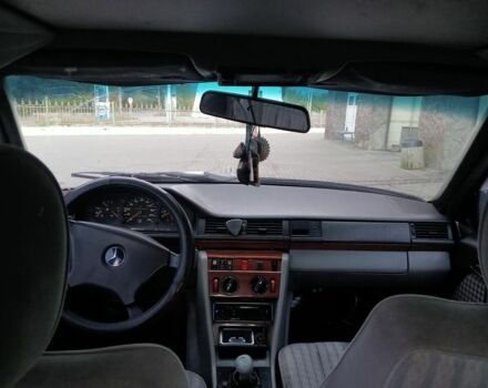 Синий Мерседес 230, объемом двигателя 2.3 л и пробегом 285 тыс. км за 1850 $, фото 3 на Automoto.ua