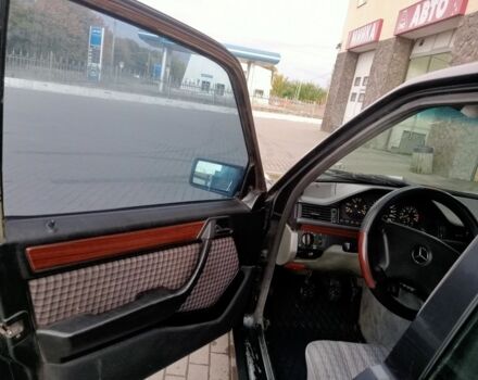 Синий Мерседес 230, объемом двигателя 2.3 л и пробегом 285 тыс. км за 1850 $, фото 4 на Automoto.ua