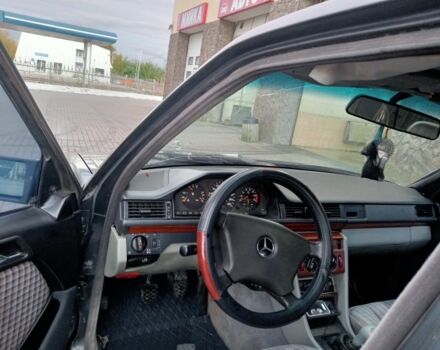 Синий Мерседес 230, объемом двигателя 2.3 л и пробегом 285 тыс. км за 1850 $, фото 5 на Automoto.ua