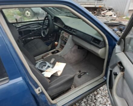 Синий Мерседес 230, объемом двигателя 2.3 л и пробегом 400 тыс. км за 591 $, фото 1 на Automoto.ua