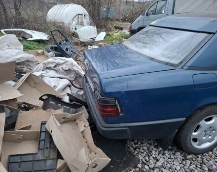 Синий Мерседес 230, объемом двигателя 2.3 л и пробегом 400 тыс. км за 591 $, фото 2 на Automoto.ua