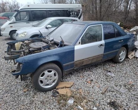 Синий Мерседес 230, объемом двигателя 2.3 л и пробегом 400 тыс. км за 591 $, фото 4 на Automoto.ua